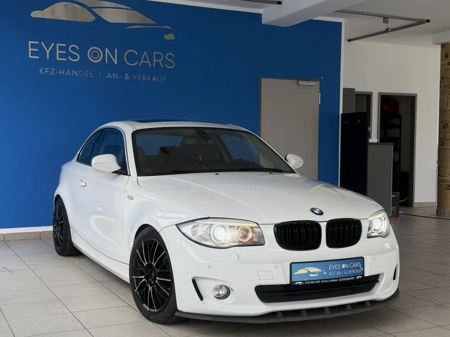 BMW 120 1er Coupe 120d LCI*AUTOMATIK*NAVI*XENON*PANO*SHZ Blanc - 1