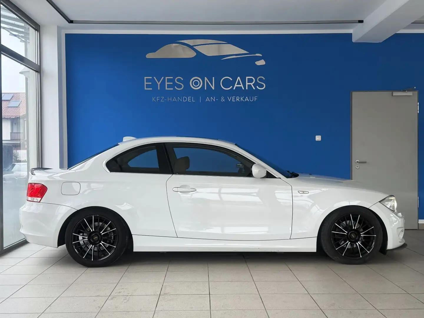 BMW 120 1er Coupe 120d LCI*AUTOMATIK*NAVI*XENON*PANO*SHZ Blanc - 2