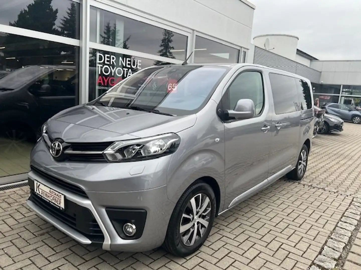 Toyota Proace 2,0-l-D-4D L1 (8-Si.) Autm. Verso Team Deutschland Silber - 1