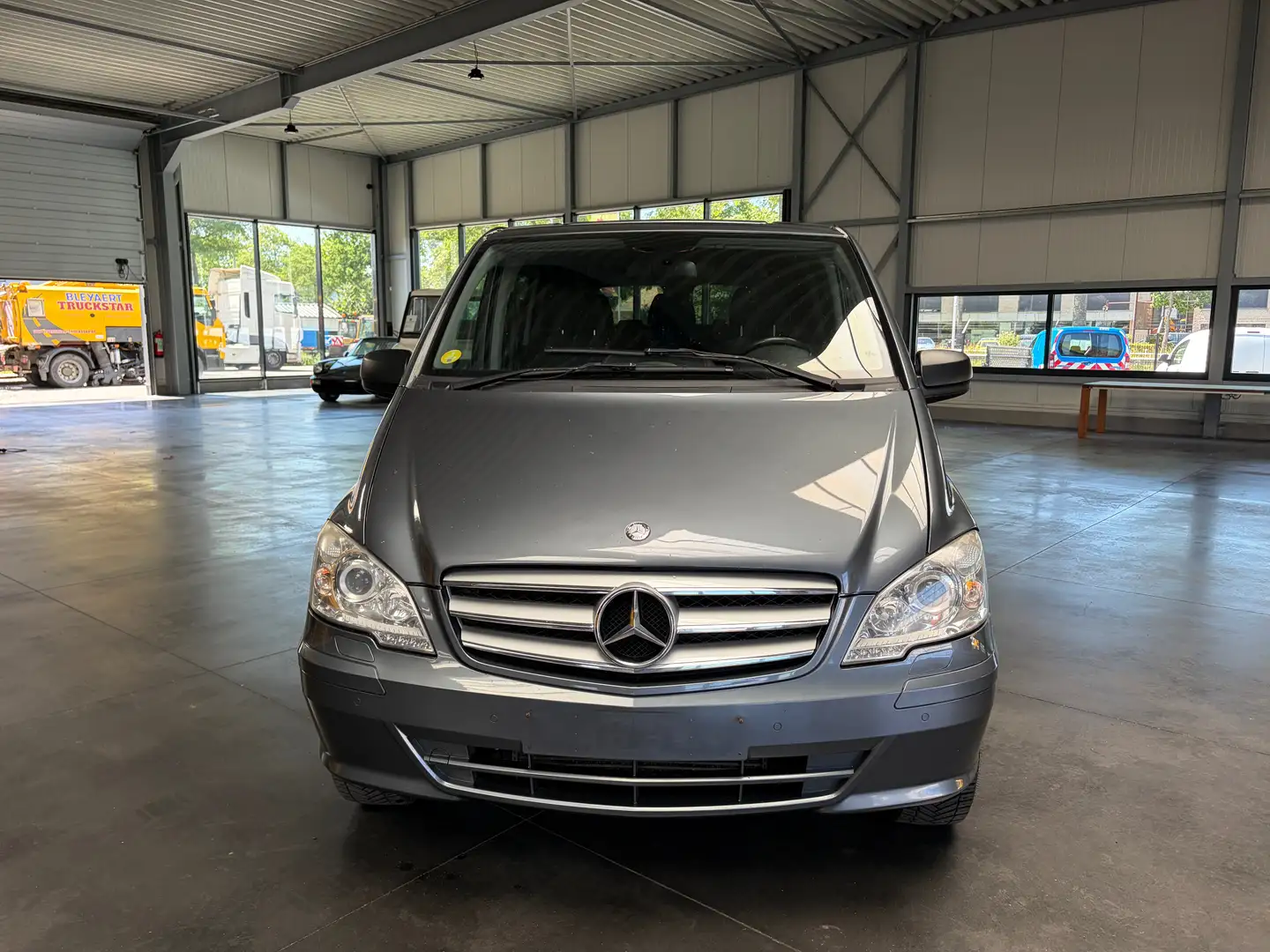 Mercedes-Benz Viano Vito 2.2 CDI 4X4 Ambiente Grau - 2