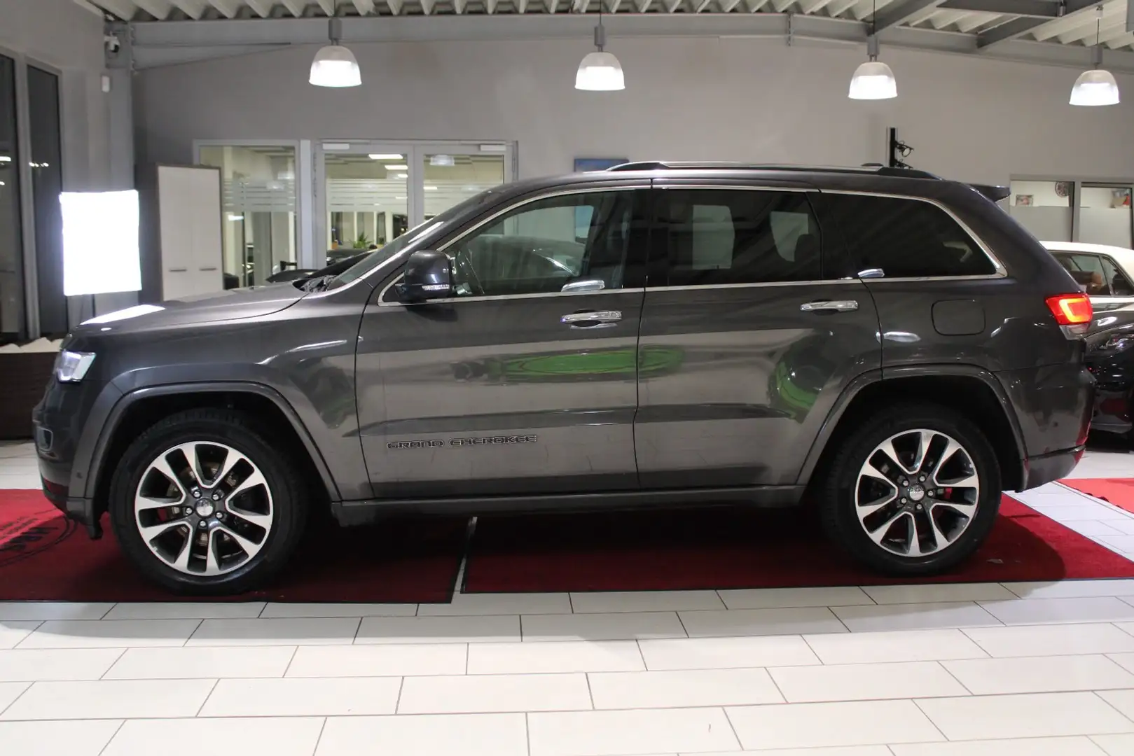Jeep Grand Cherokee 3.0 CRD Overland *AHK/PANO/ACC* - 2