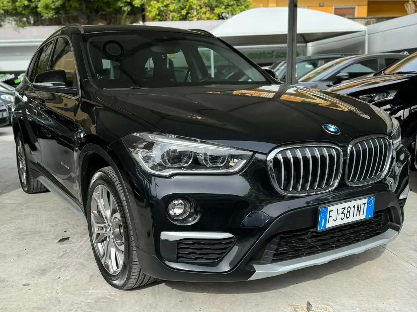 BMW X1 X1 sdrive18d Noir - 1