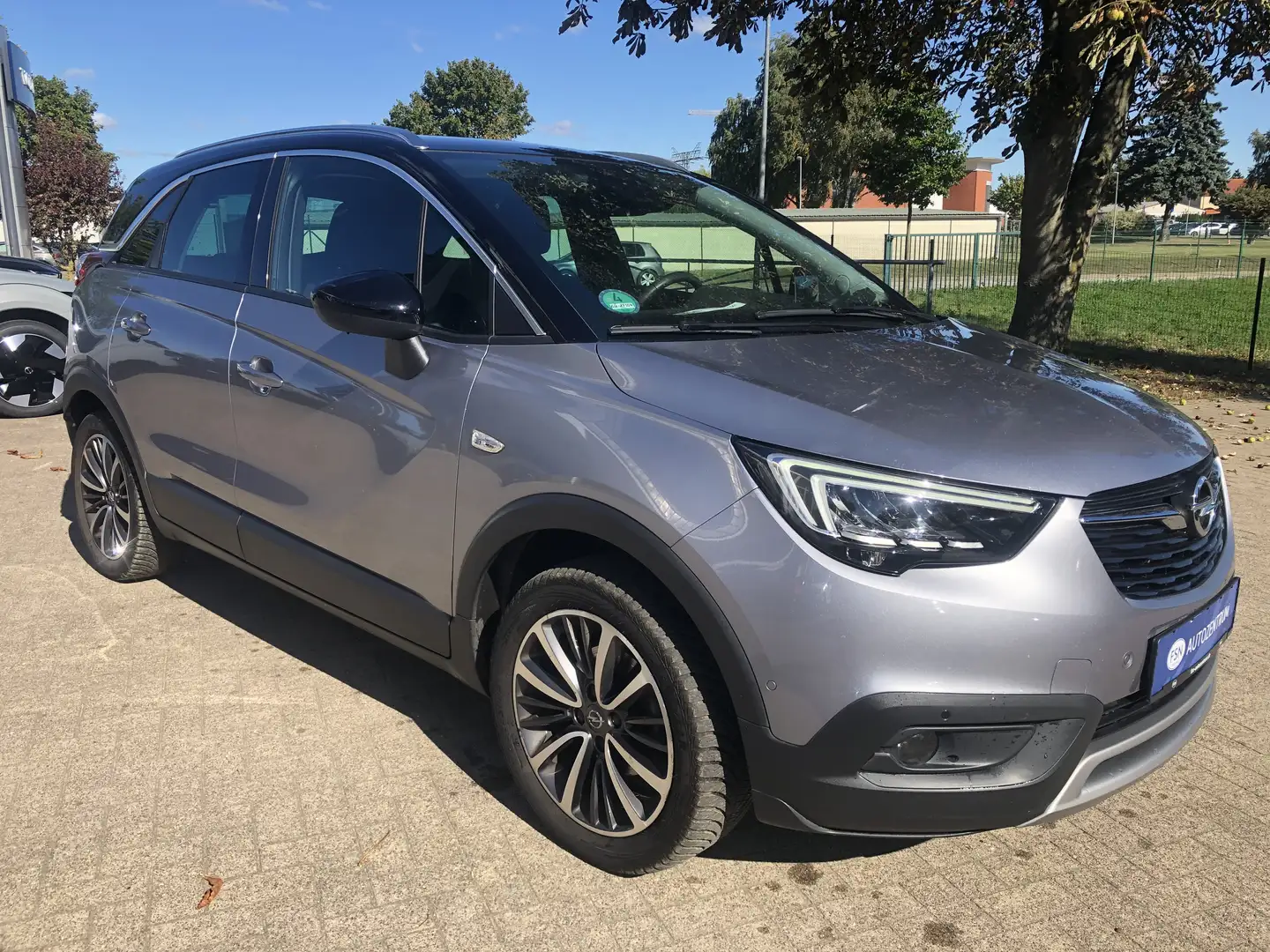 Opel Crossland X 1.2 Ultimate Anhängerzug Grau - 2