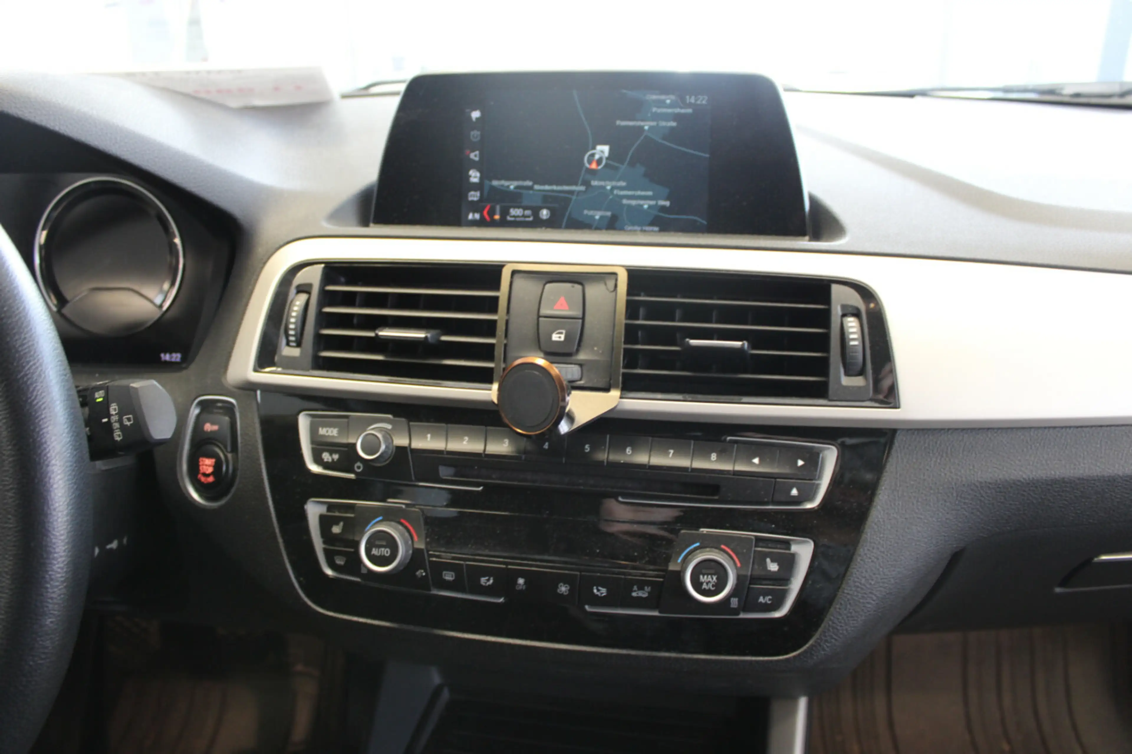 BMW 118 118d Advantage Led - Navi - Shz. — photo 11
