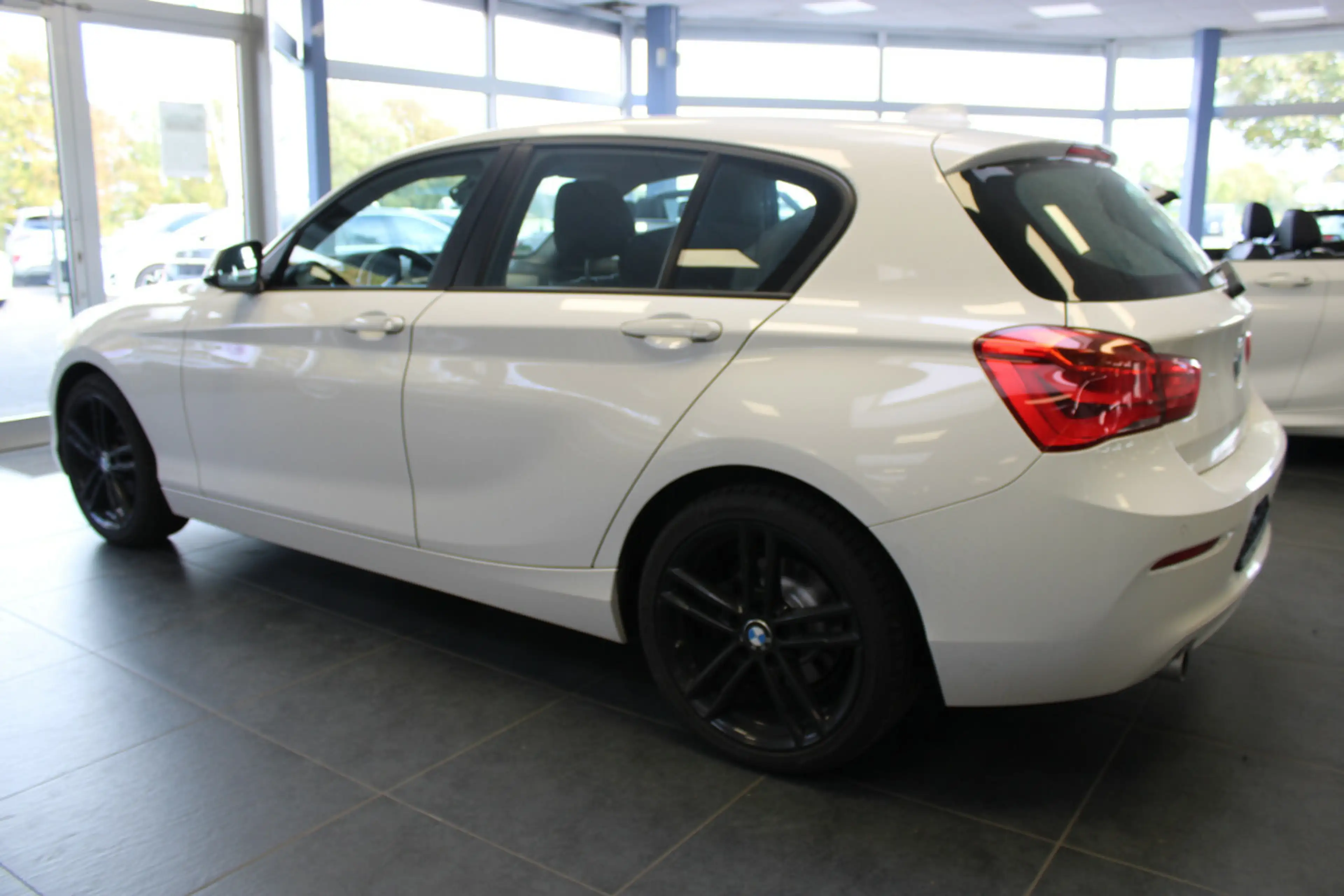 BMW 118 118d Advantage Led - Navi - Shz. — photo 4