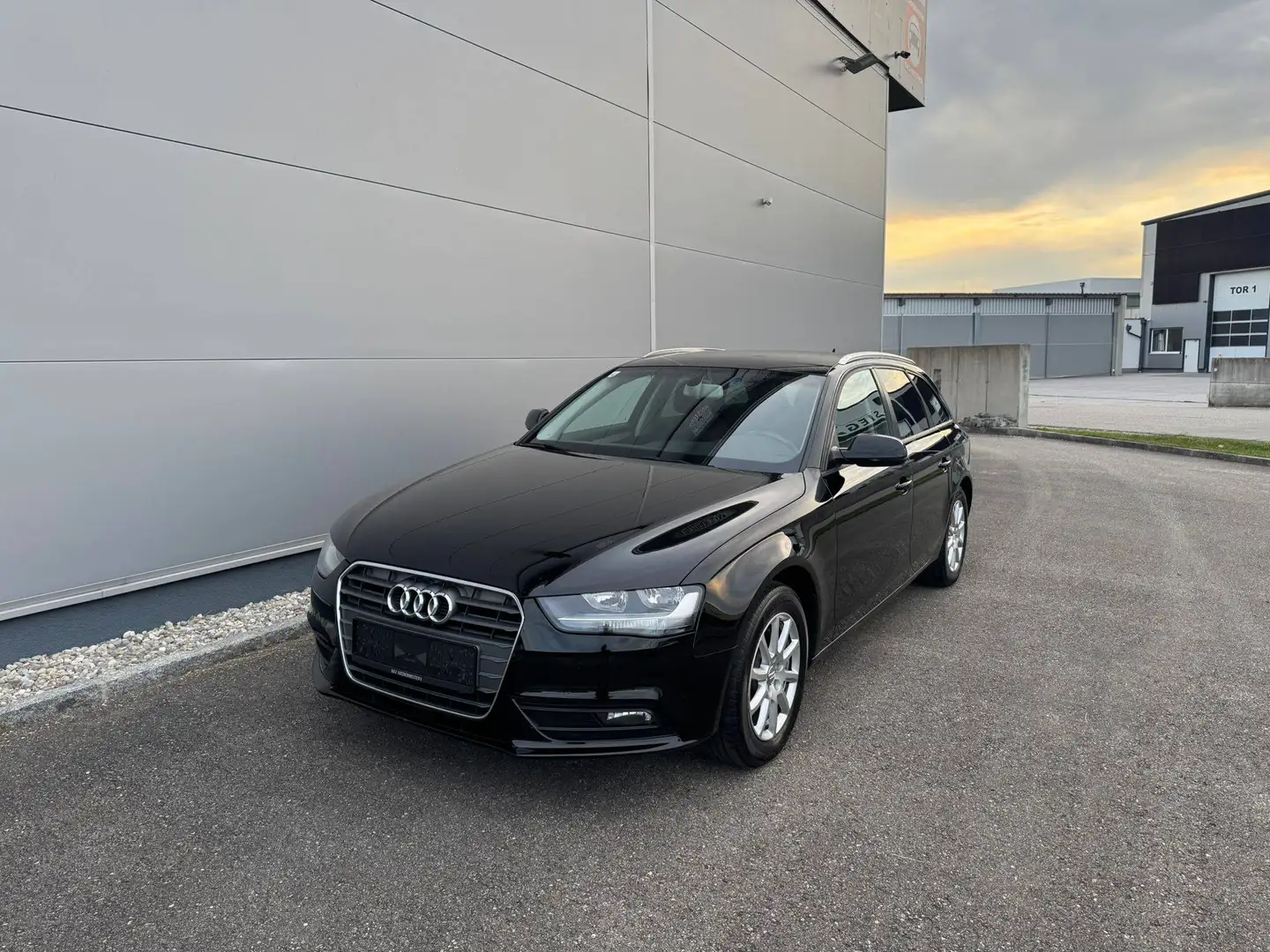 Audi A4 Avant 2.0 TDI Schwarz - 1