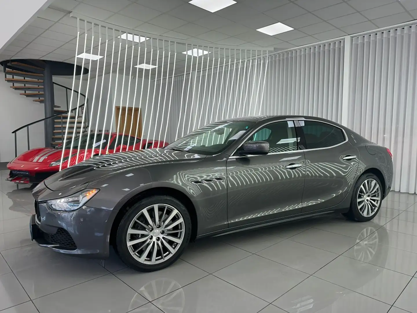 Maserati Ghibli Aut. Gris - 2