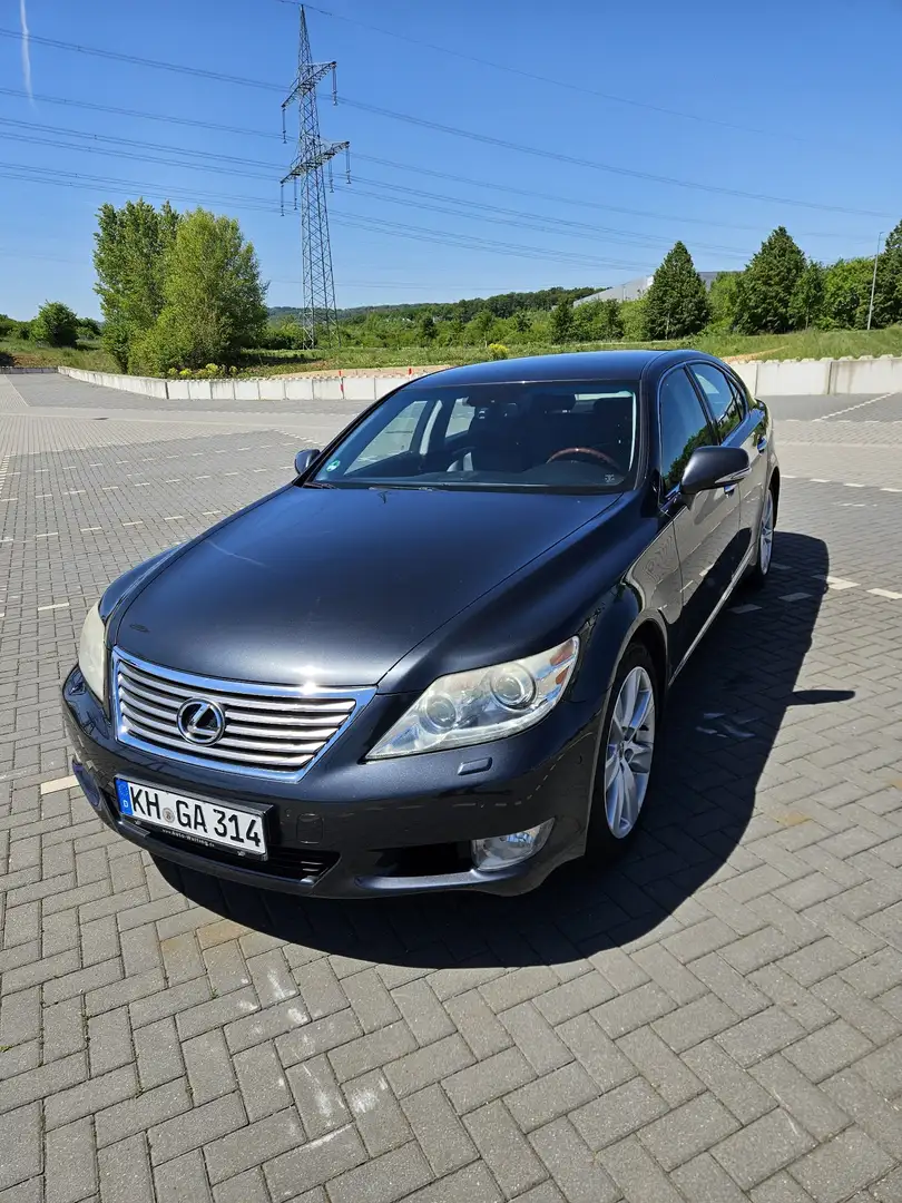 Lexus LS 460 AWD - 1