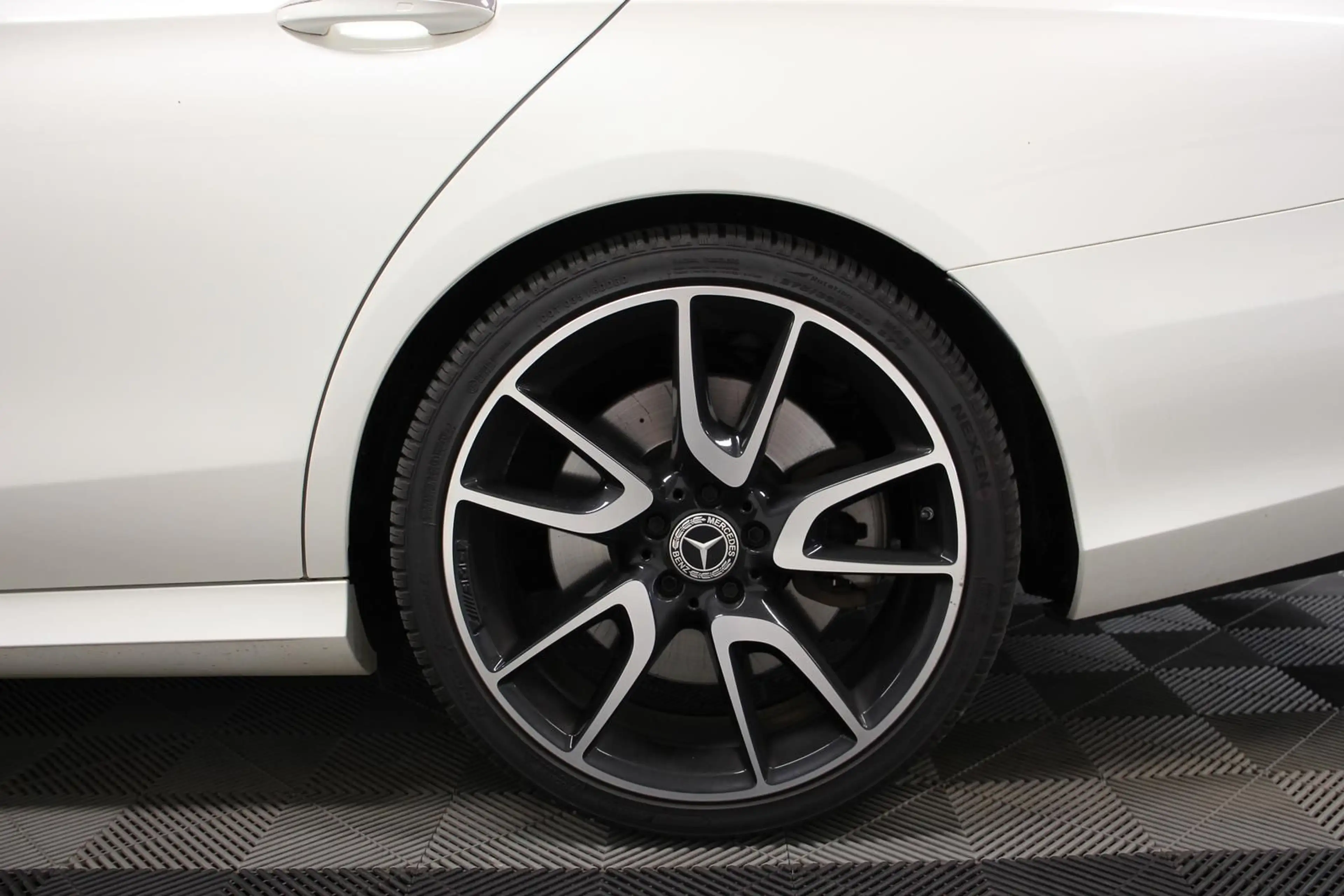 Mercedes-Benz E 43 AMG T 4M DISTRONIC STHZ PANO BURMESTER 360° — photo 5