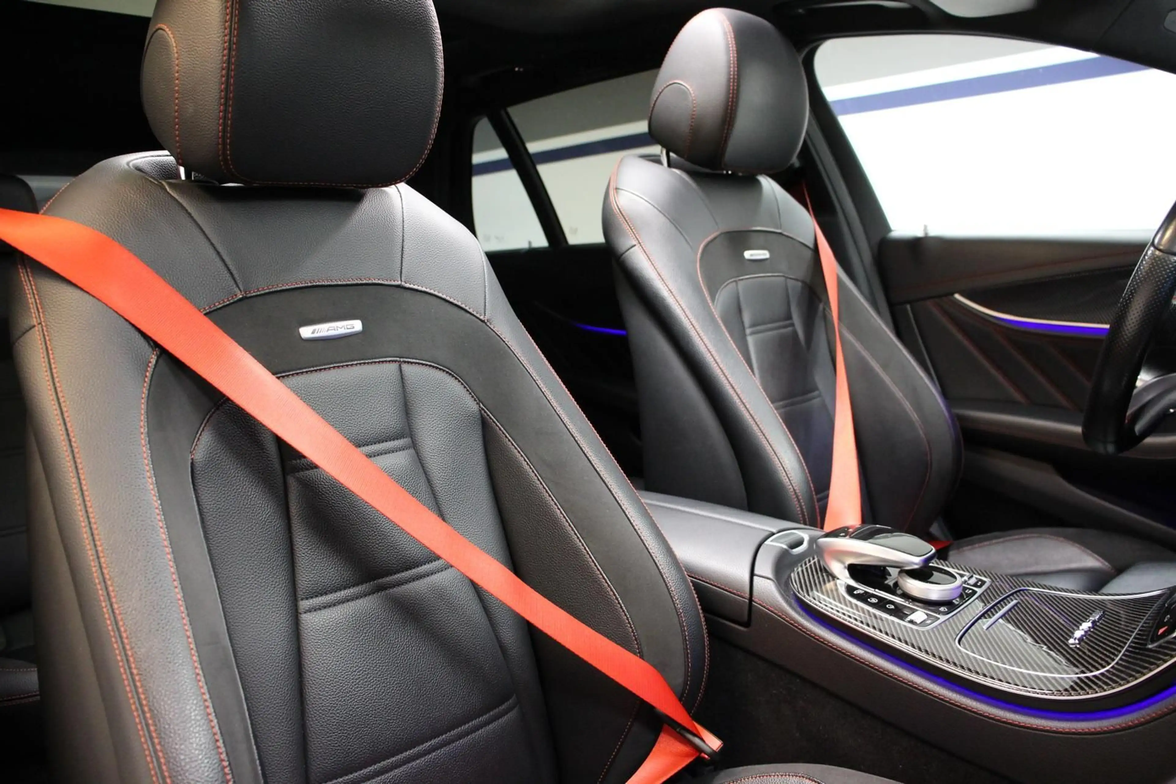 Mercedes-Benz E 43 AMG T 4M DISTRONIC STHZ PANO BURMESTER 360° — photo 11