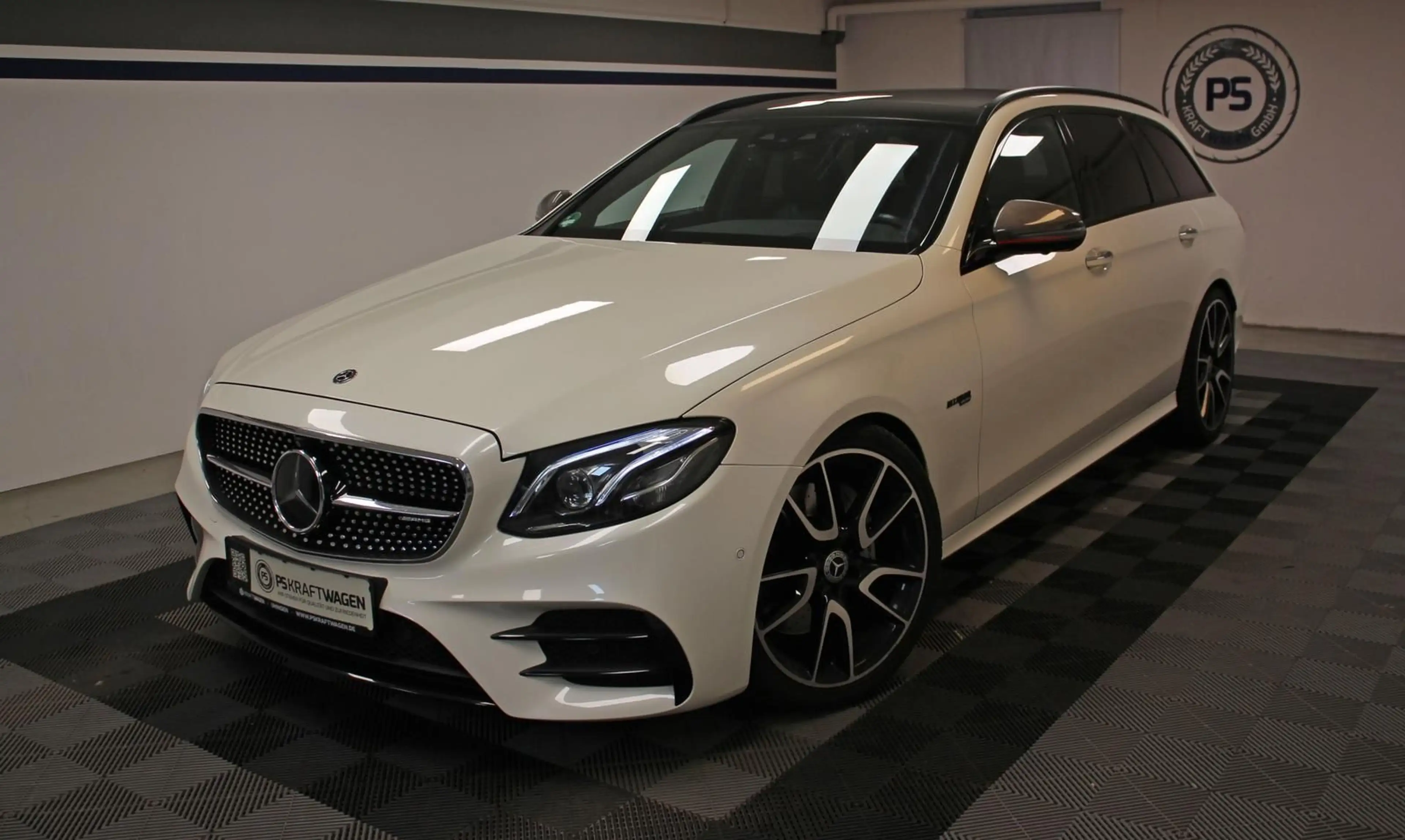 Mercedes-Benz E 43 AMG T 4M DISTRONIC STHZ PANO BURMESTER 360°