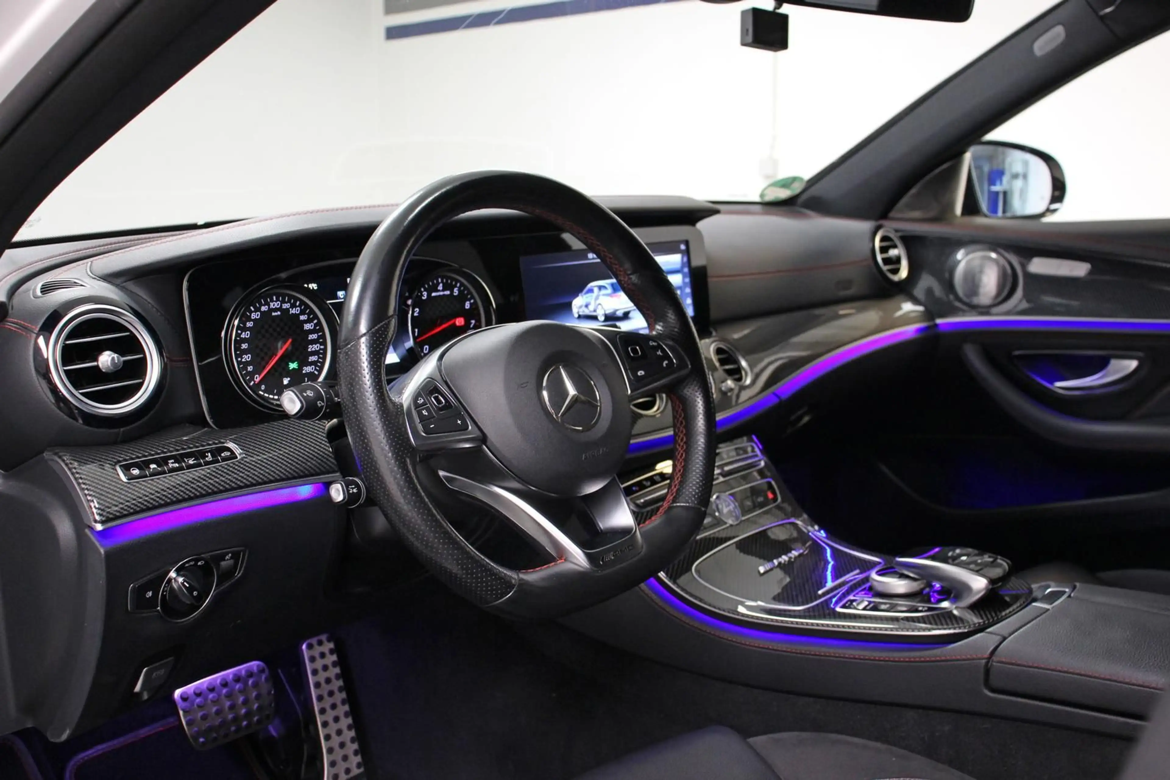 Mercedes-Benz E 43 AMG T 4M DISTRONIC STHZ PANO BURMESTER 360° — photo 8