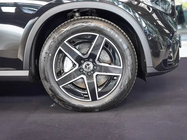 Mercedes-Benz GLC view 2