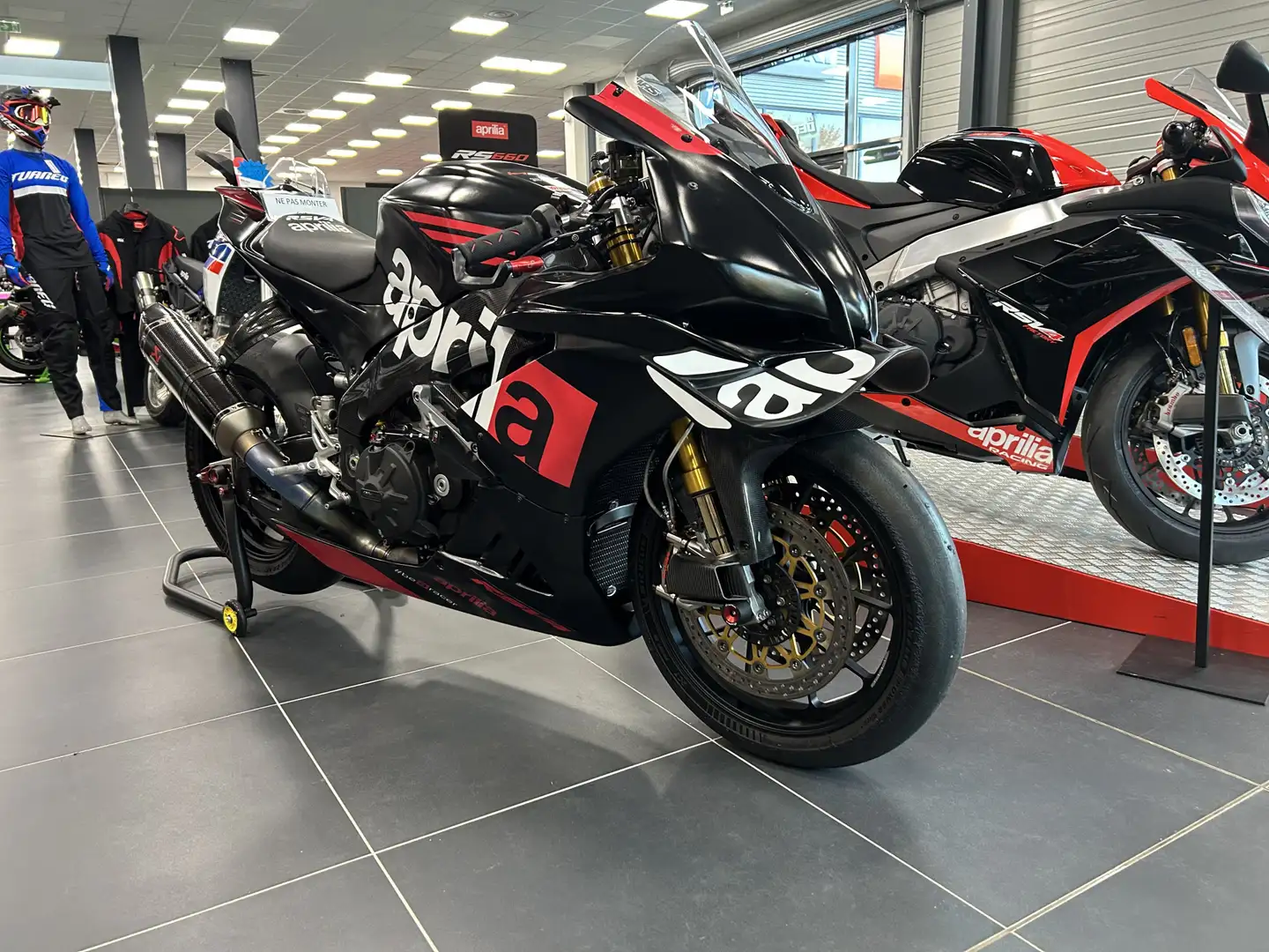 Aprilia RSV4 Noir - 2