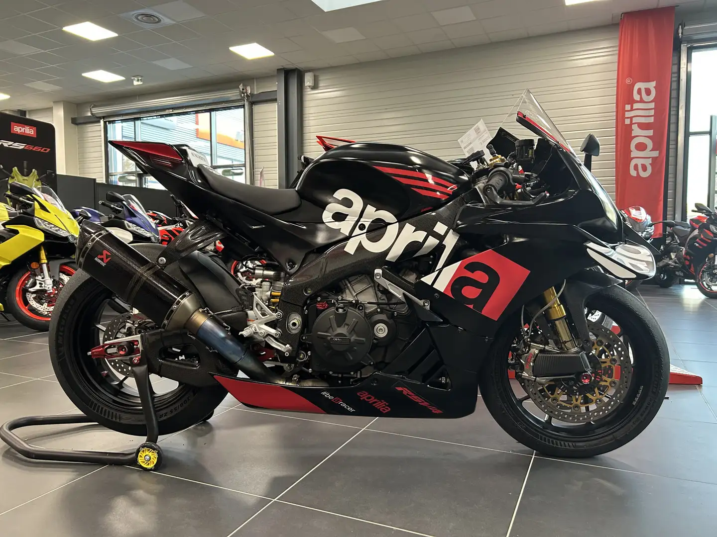 Aprilia RSV4 Noir - 1