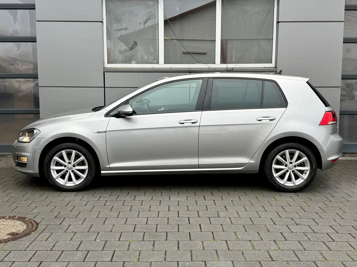 Volkswagen Golf Lounge BMT Navi/SHZ/Tempomat/Allwetter/Scheckheft Argent - 2