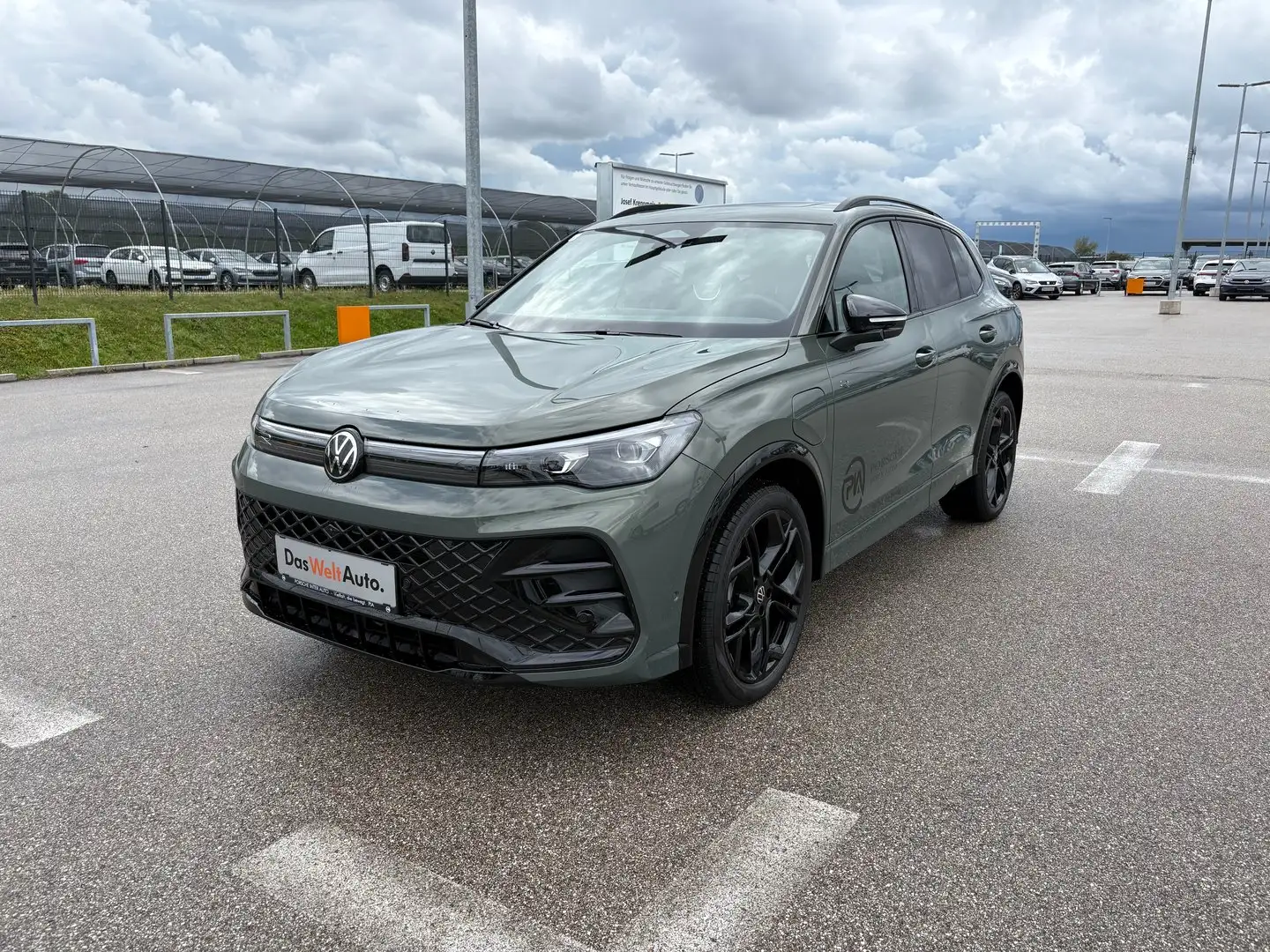 Volkswagen Tiguan Sport eHybrid DSG 150 kW Grün - 1