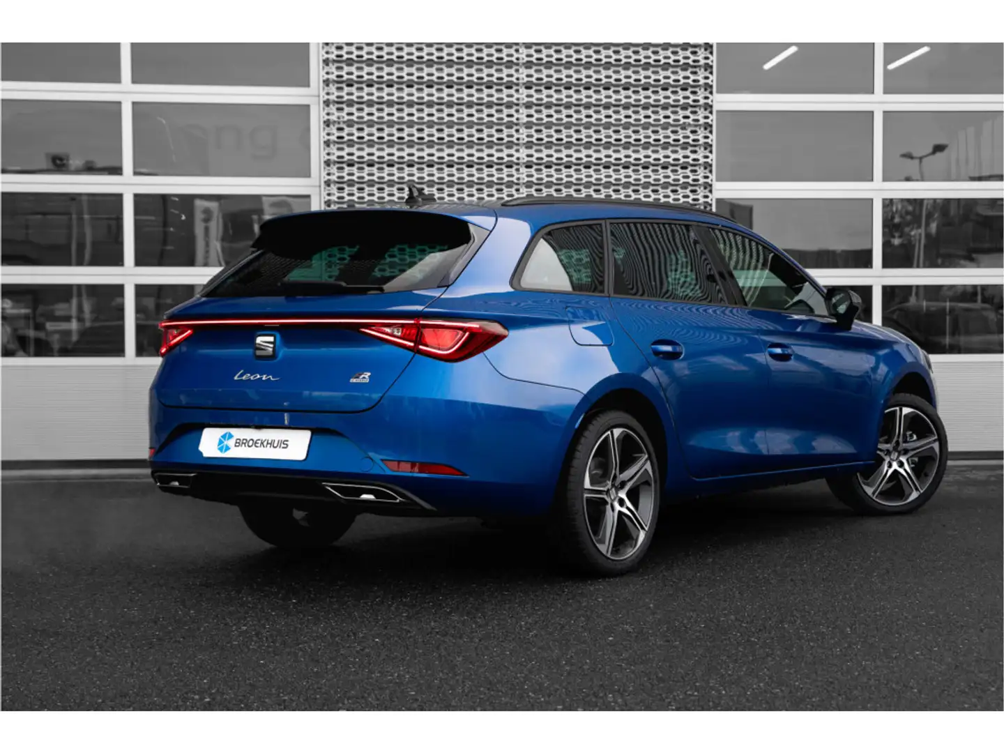SEAT Leon Sportstourer FR PHEV First Edition | Achteruitrijc Azul - 2