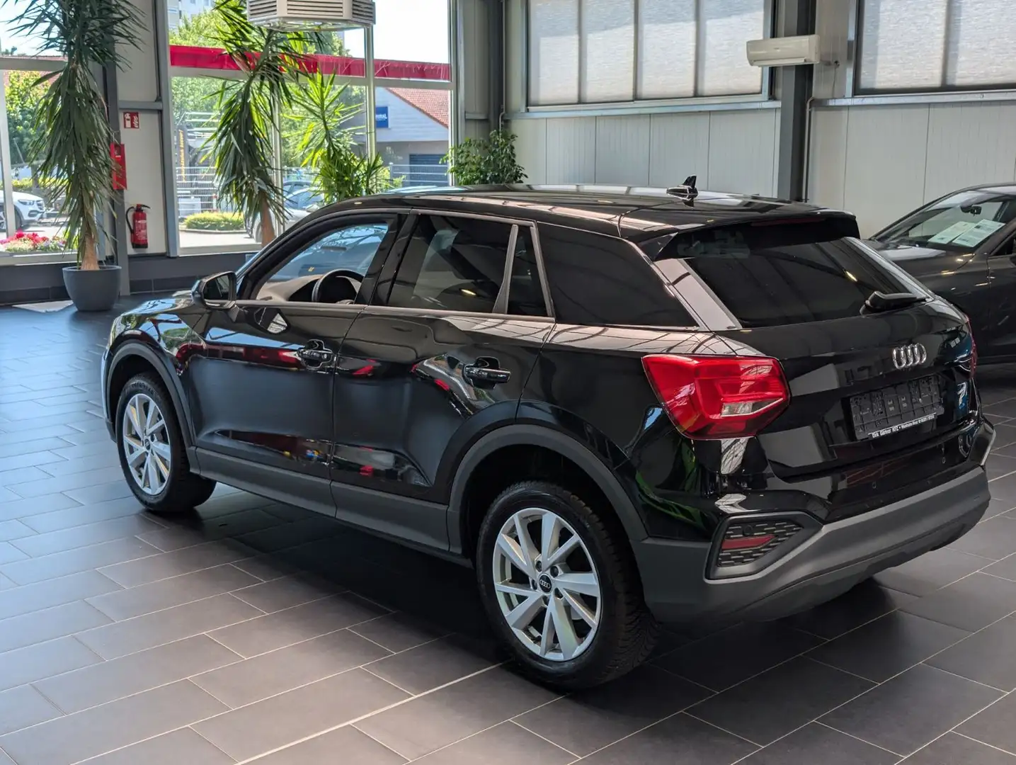 Audi Q2 35 TFSI S tronic Navi Kamera LED 1.Hand Schwarz - 2