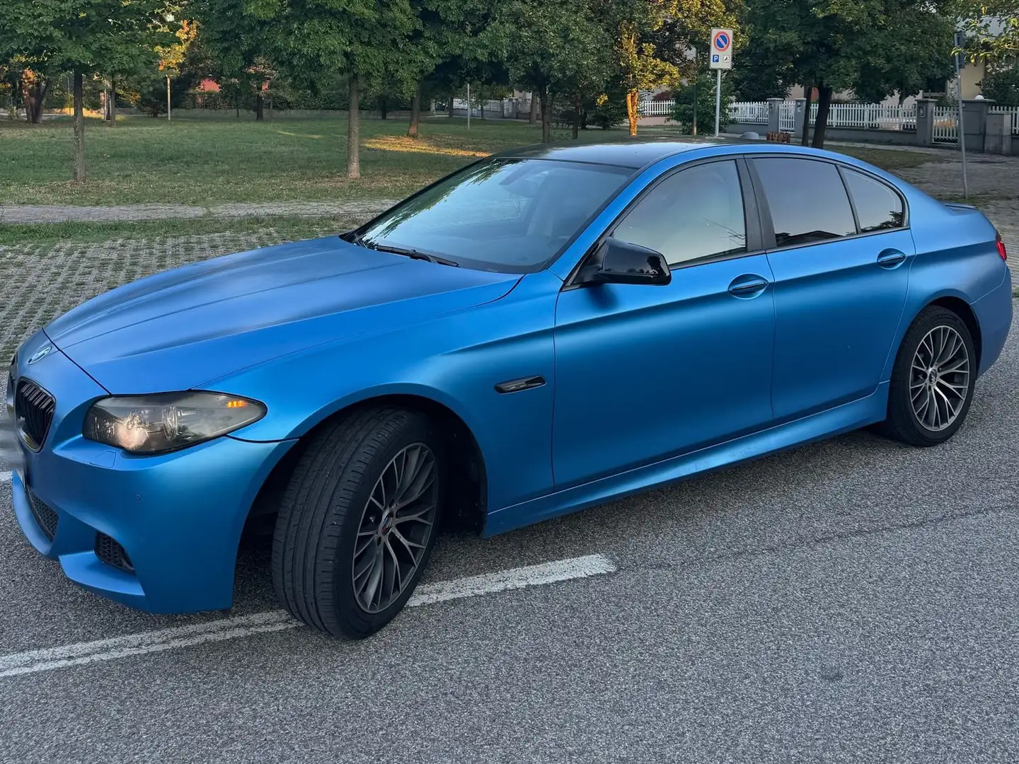 BMW 520 520d Business 184cv auto E6 plava - 1