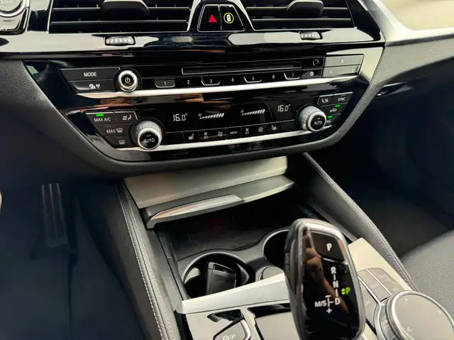 BMW 5 Series view 14