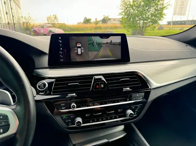 BMW 5 Series view 13