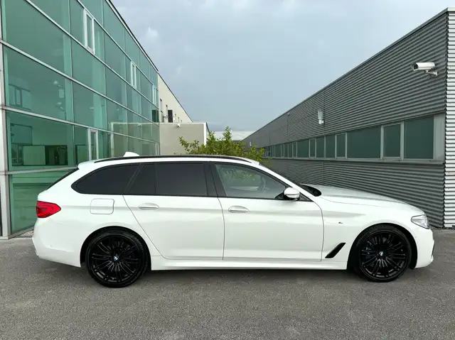 BMW 5 Series view 4