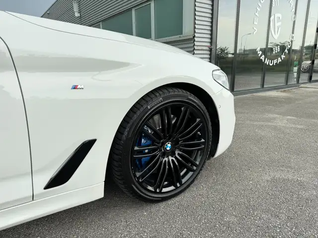 BMW 5 Series view 6