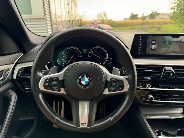 BMW 5 Series view 11