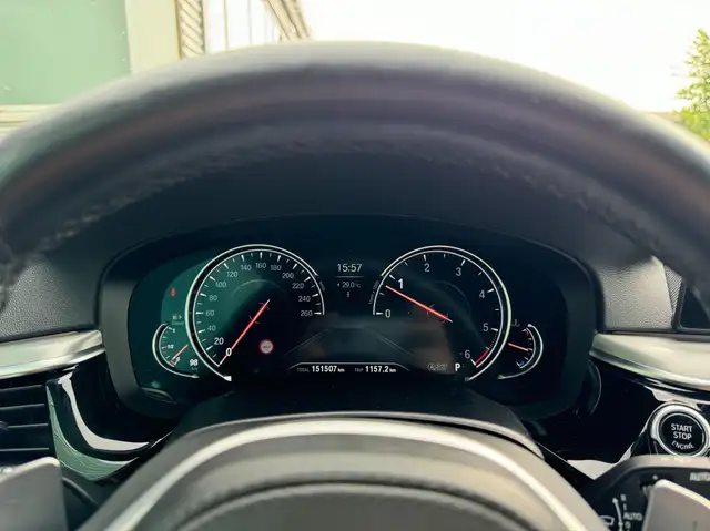 BMW 5 Series view 10