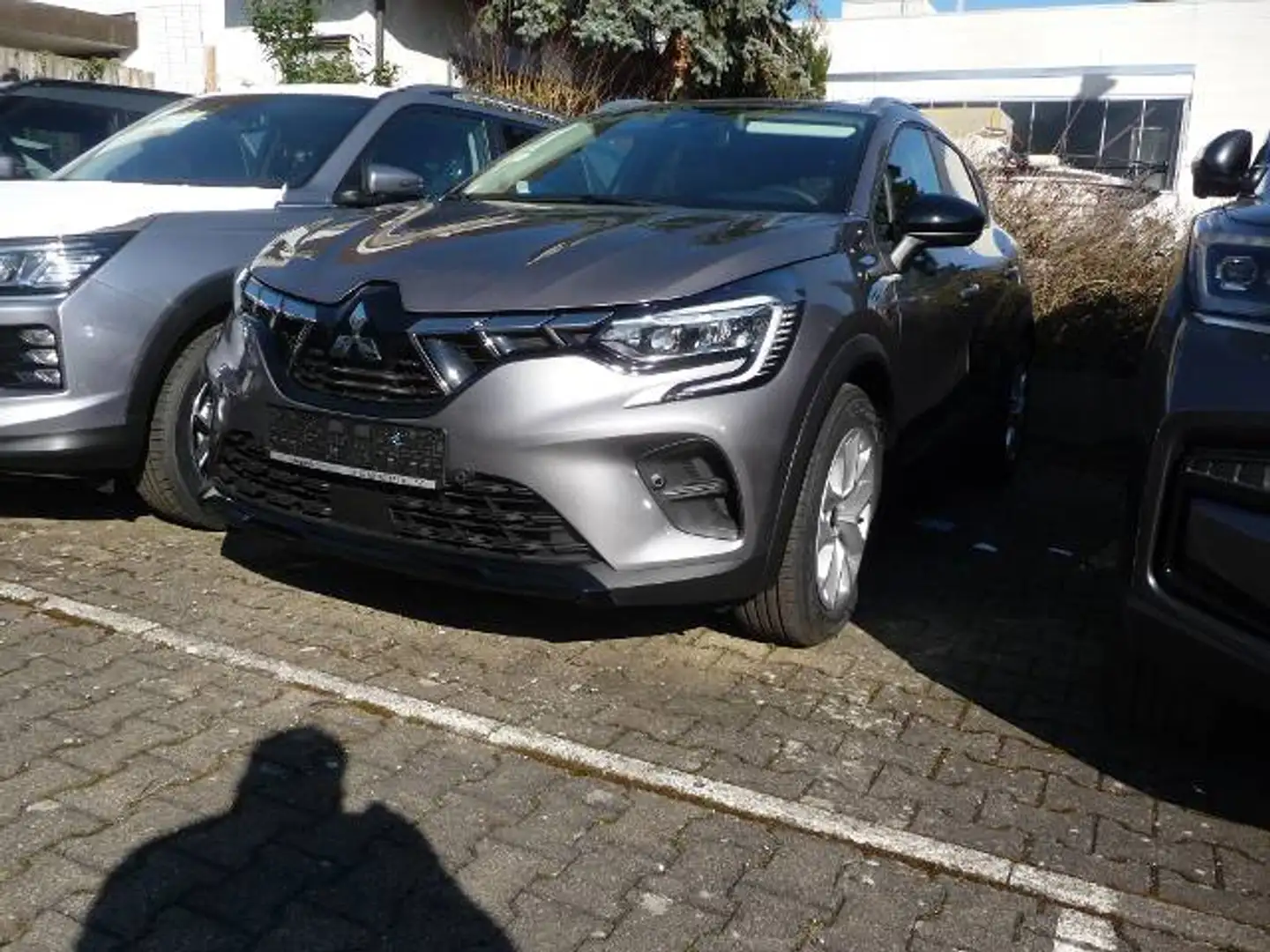 Mitsubishi ASX PLUS 1.3 T-Benziner 6-Gang Grau - 1