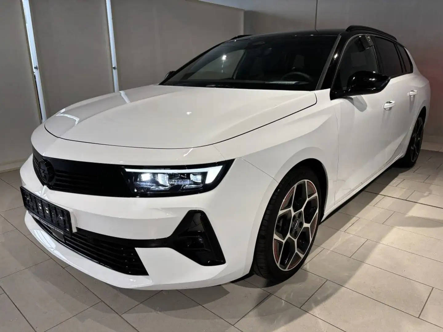 Opel Astra Sports Tourer 1.2 Turbo Automatik GS (L) Blanc - 1