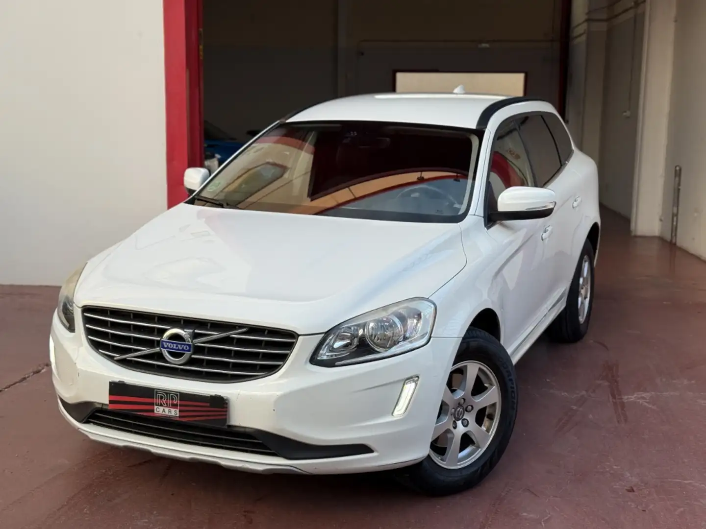 Volvo XC60 D3 Momentum Aut. 150 Blanco - 2