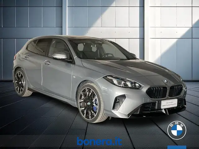 BMW 1 Series view 4