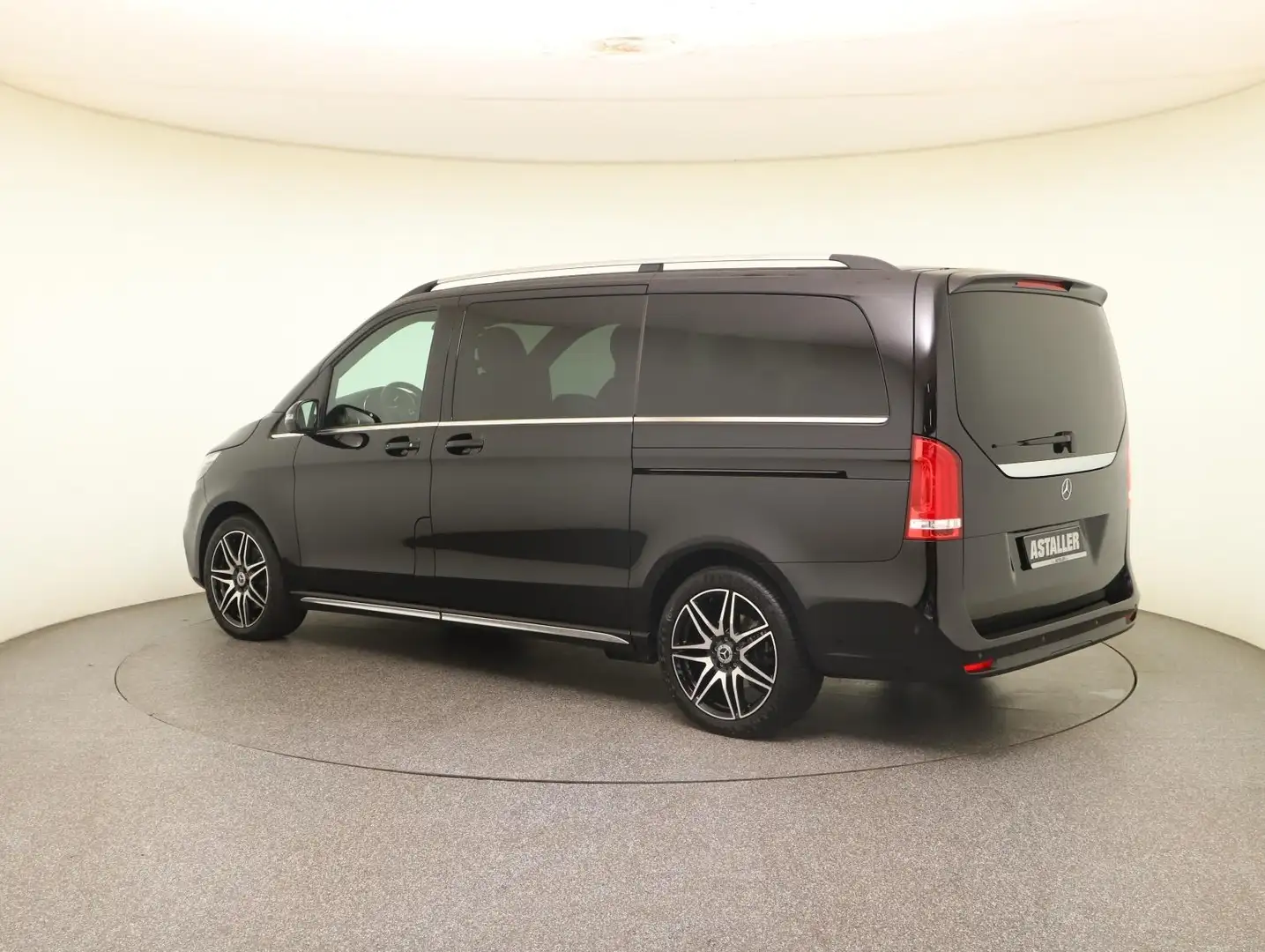 Mercedes-Benz V 300 d 4M Avantgarde Edition Lang L2 AMG+Distro Negru - 2