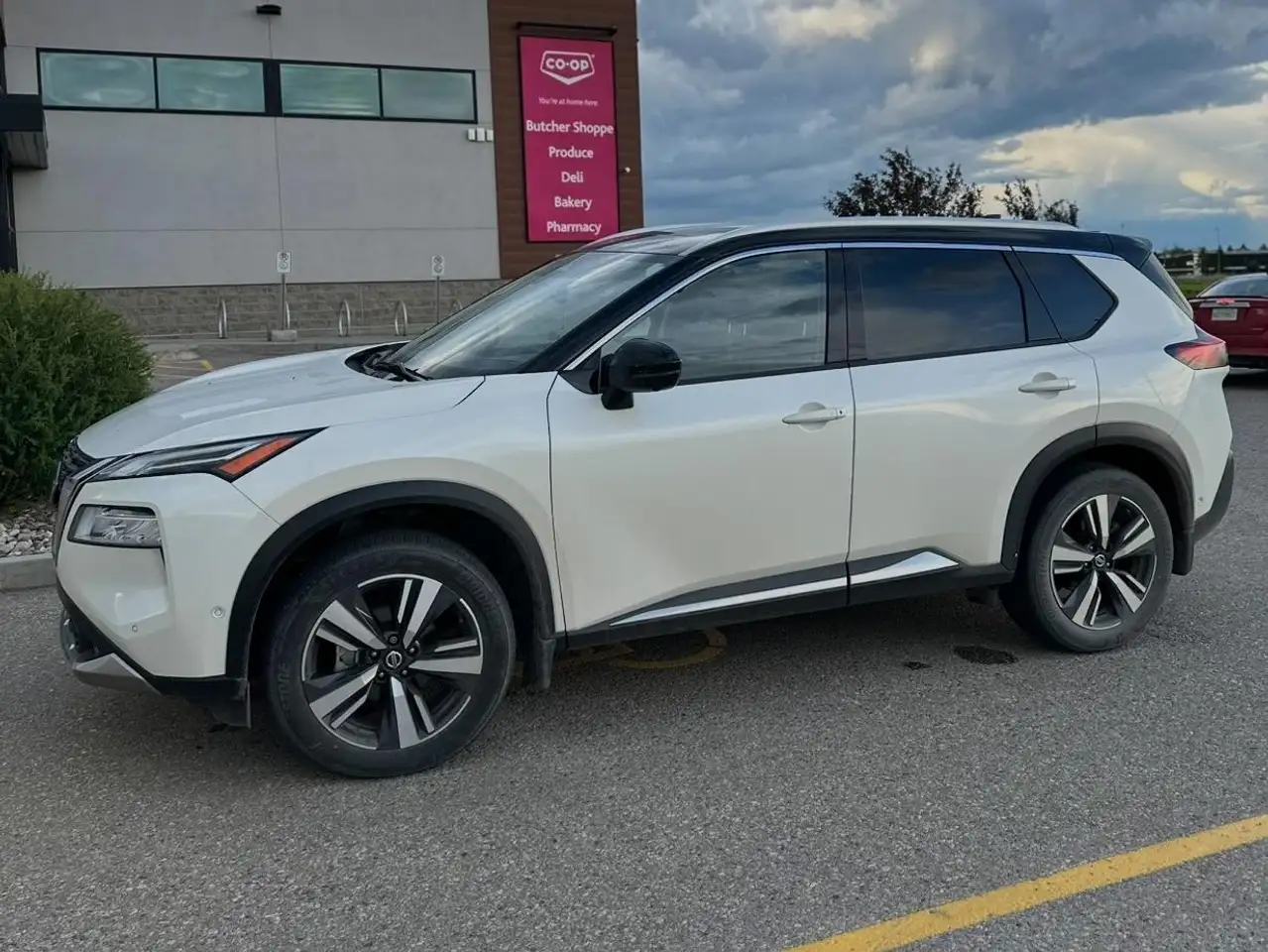 Nissan Rogue снимка Nissan Rogue