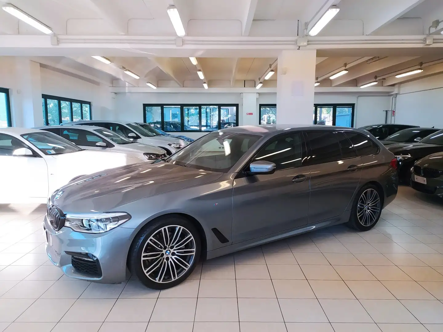 BMW 520 i-TOURING-MSPORT-NAVI PRO-ADAPTIVE LED-19"-KAMERA Grigio - 1