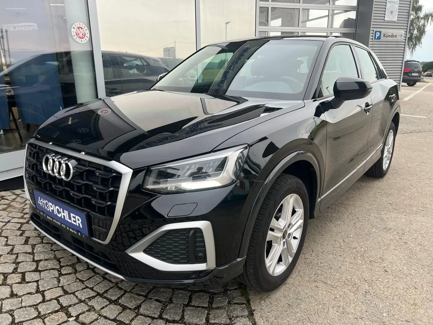 Audi Q2 30 TFSI admired Schwarz - 1