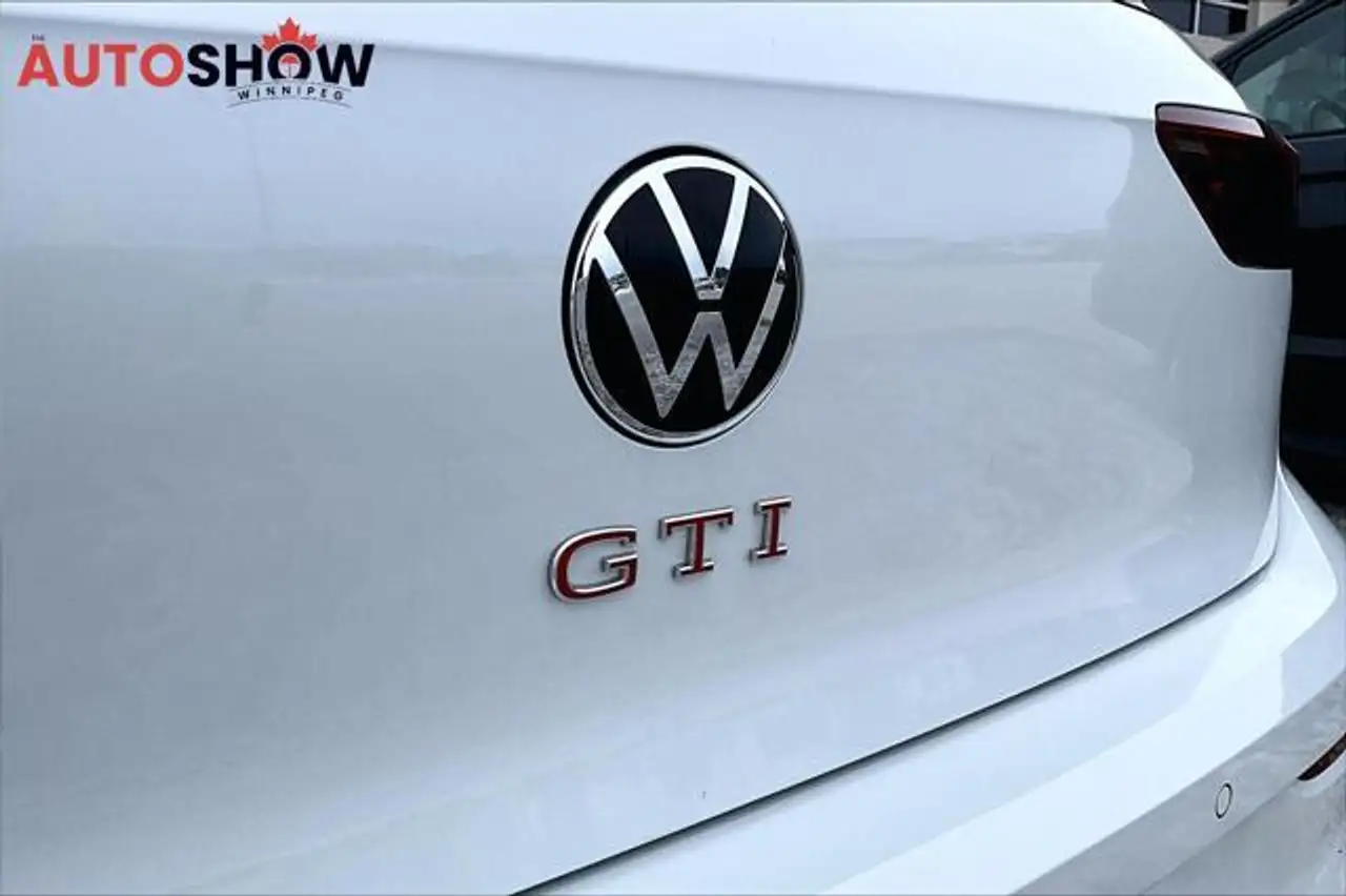 Volkswagen Golf GTI снимка Volkswagen Golf GTI