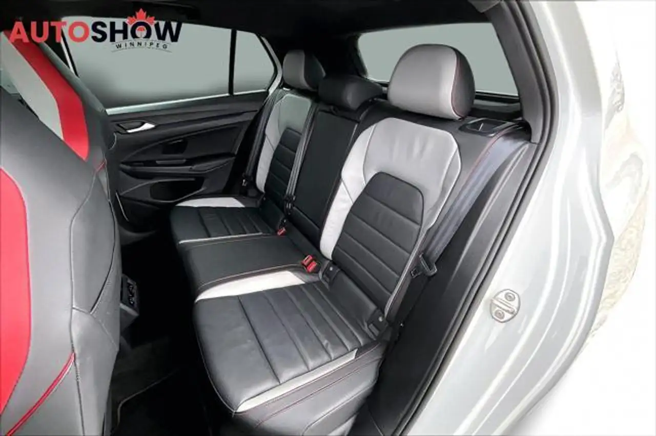 Volkswagen Golf GTI снимка Volkswagen Golf GTI