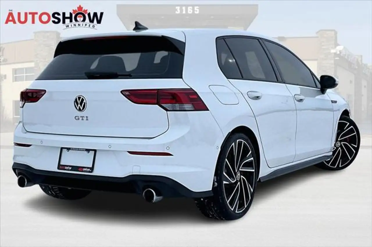 Volkswagen Golf GTI снимка Volkswagen Golf GTI