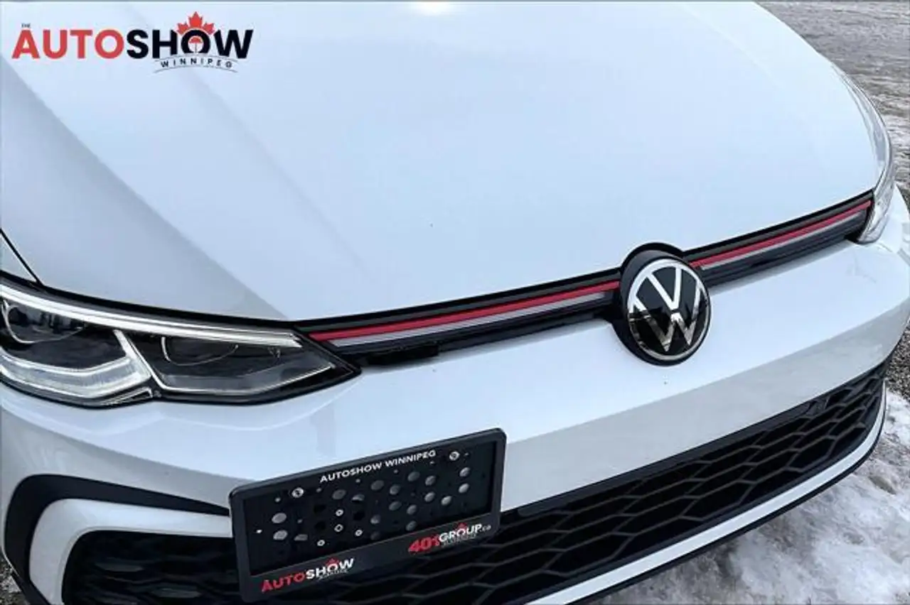 Volkswagen Golf GTI снимка Volkswagen Golf GTI