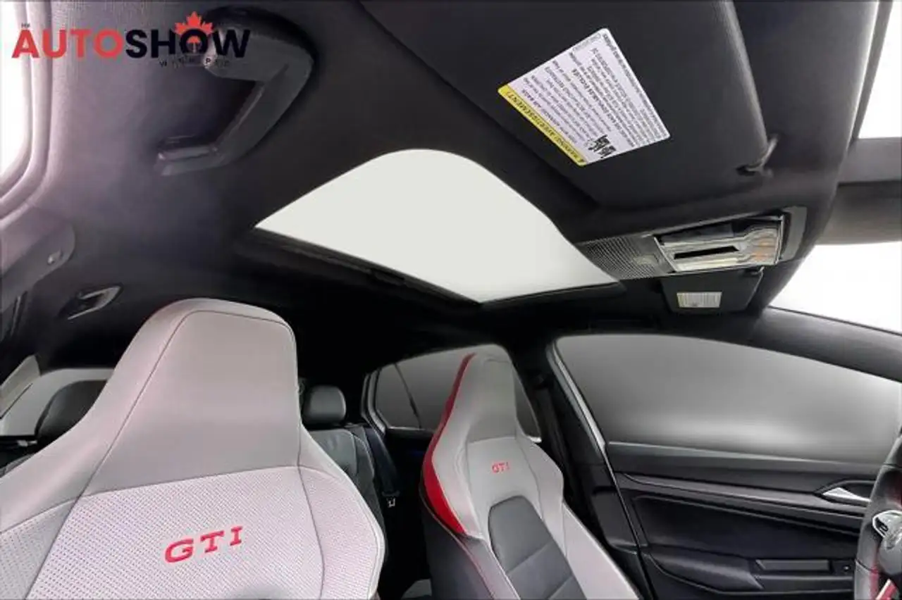 Volkswagen Golf GTI снимка Volkswagen Golf GTI