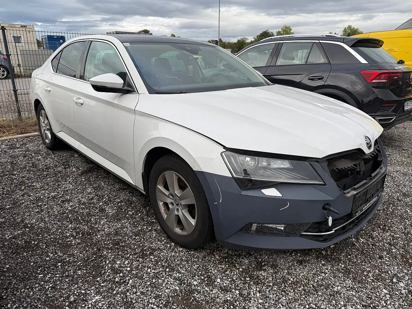 Skoda Superb 2,0 TDI Style DSG Weiß - 2