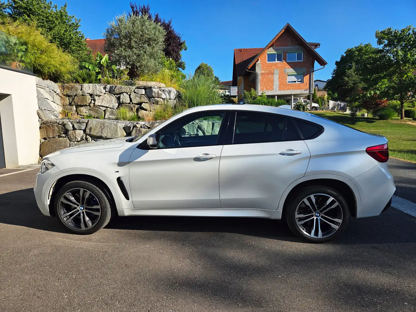 BMW X6 M50d Topausstattung | AHK | 2×M-Alu-Radsätze Weiß - 2