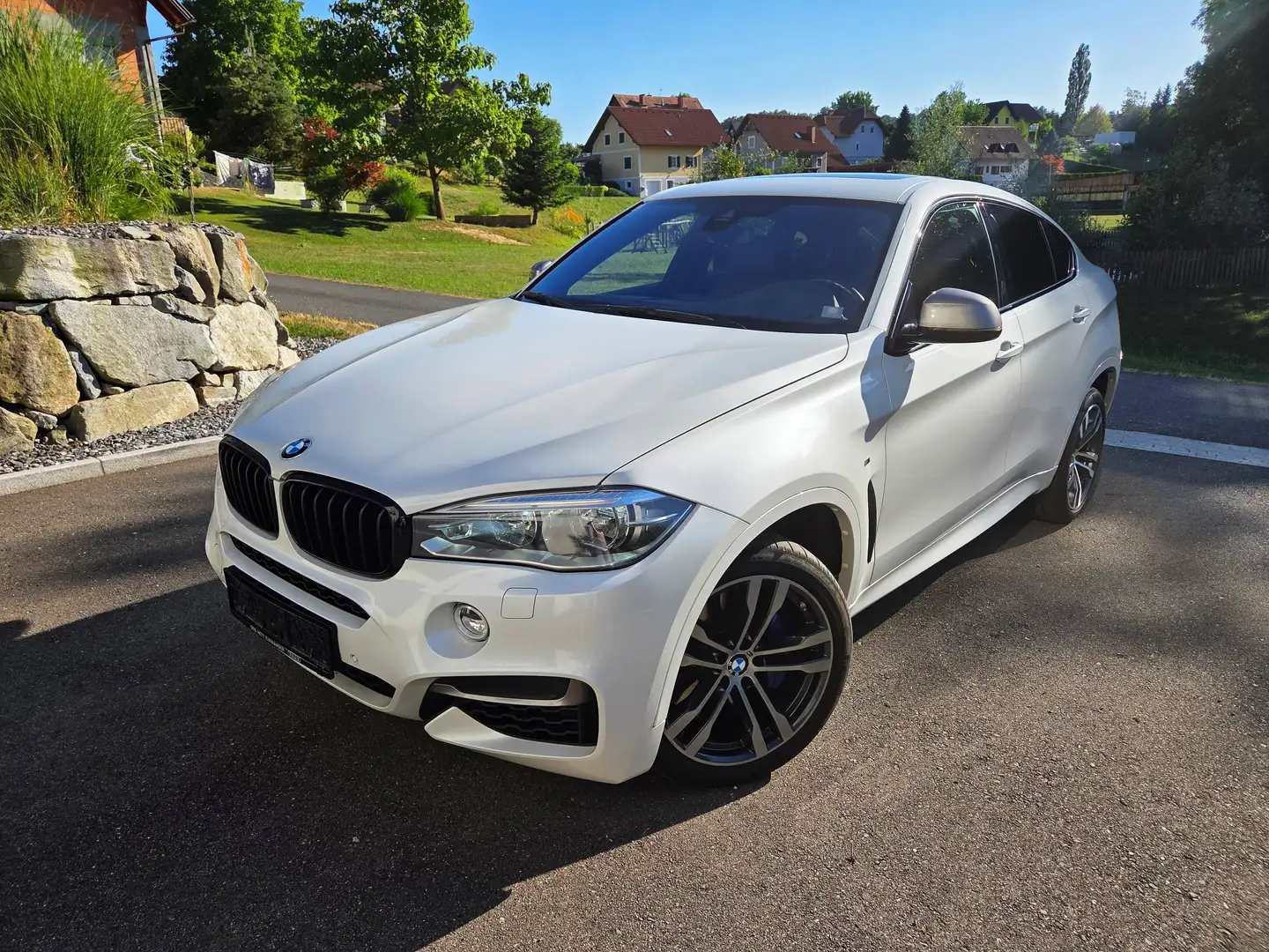 BMW X6 M50d Topausstattung | AHK | 2×M-Alu-Radsätze Weiß - 1
