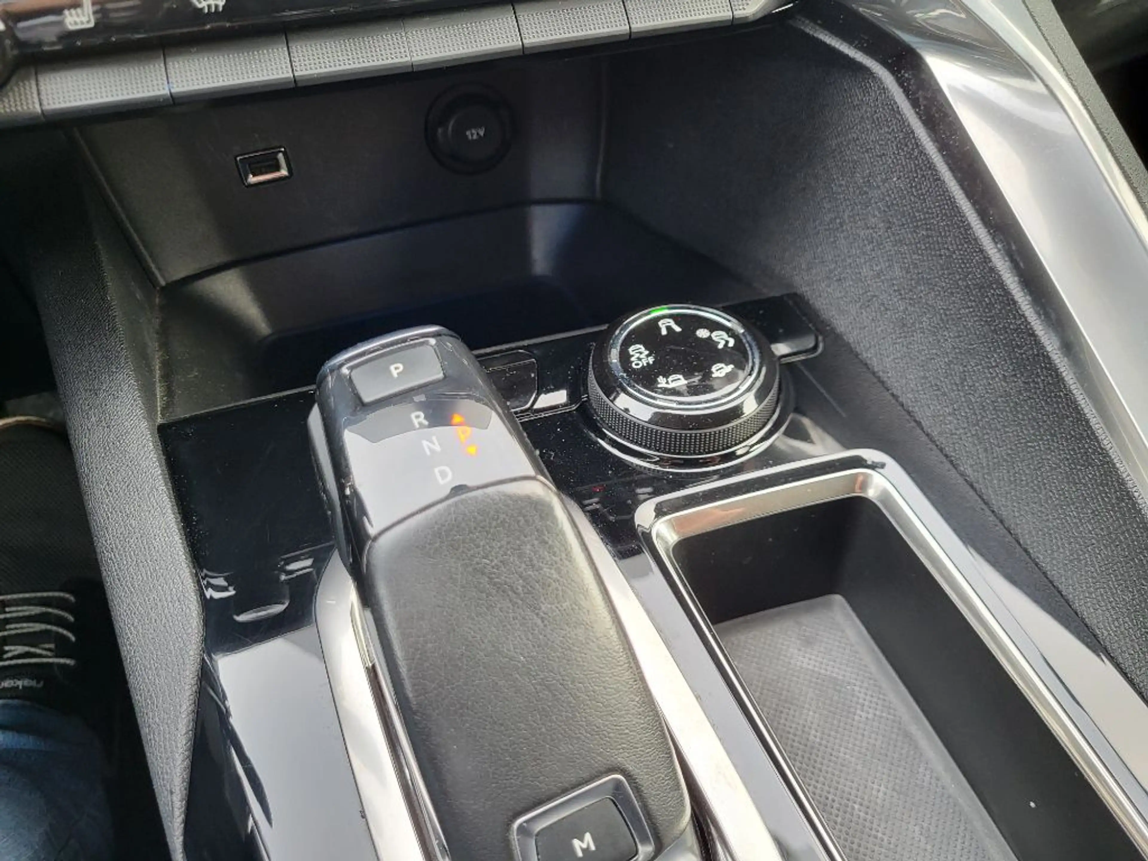 Peugeot 3008 THP 165 EAT6 Stop & Start Allure — photo 13