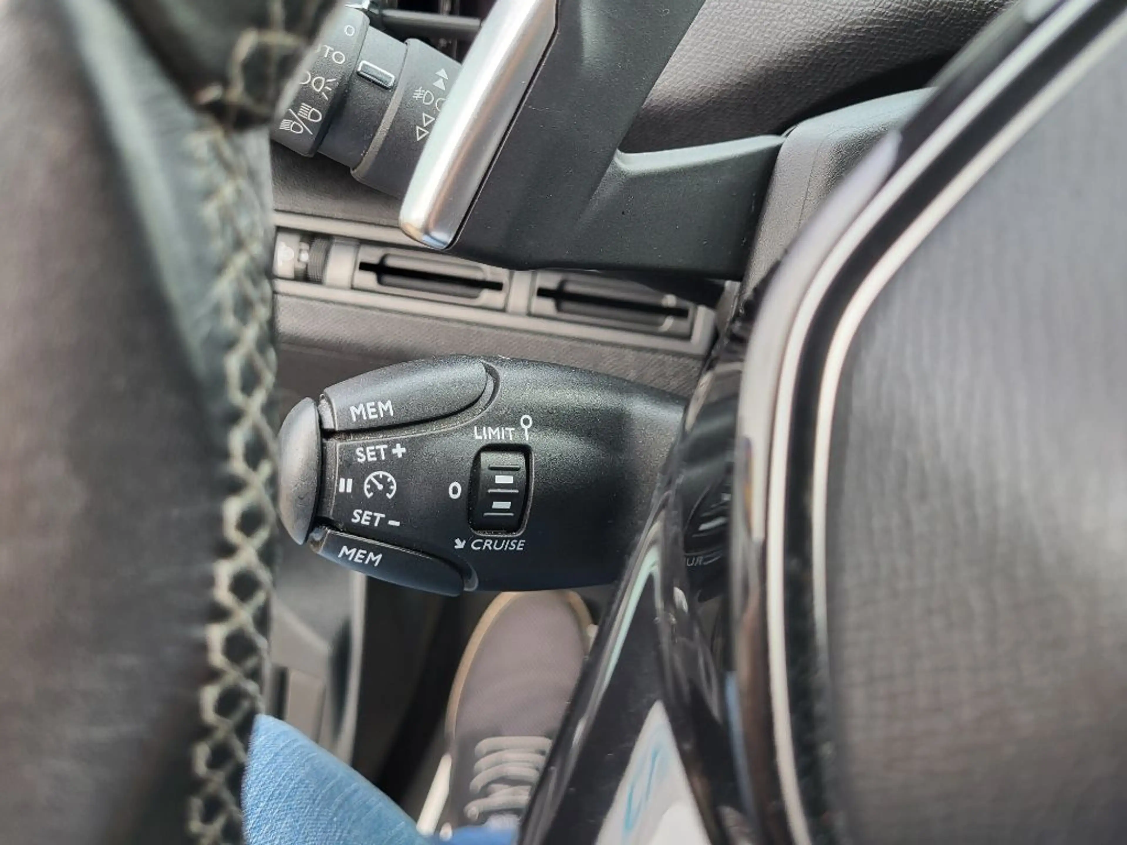 Peugeot 3008 THP 165 EAT6 Stop & Start Allure — photo 15