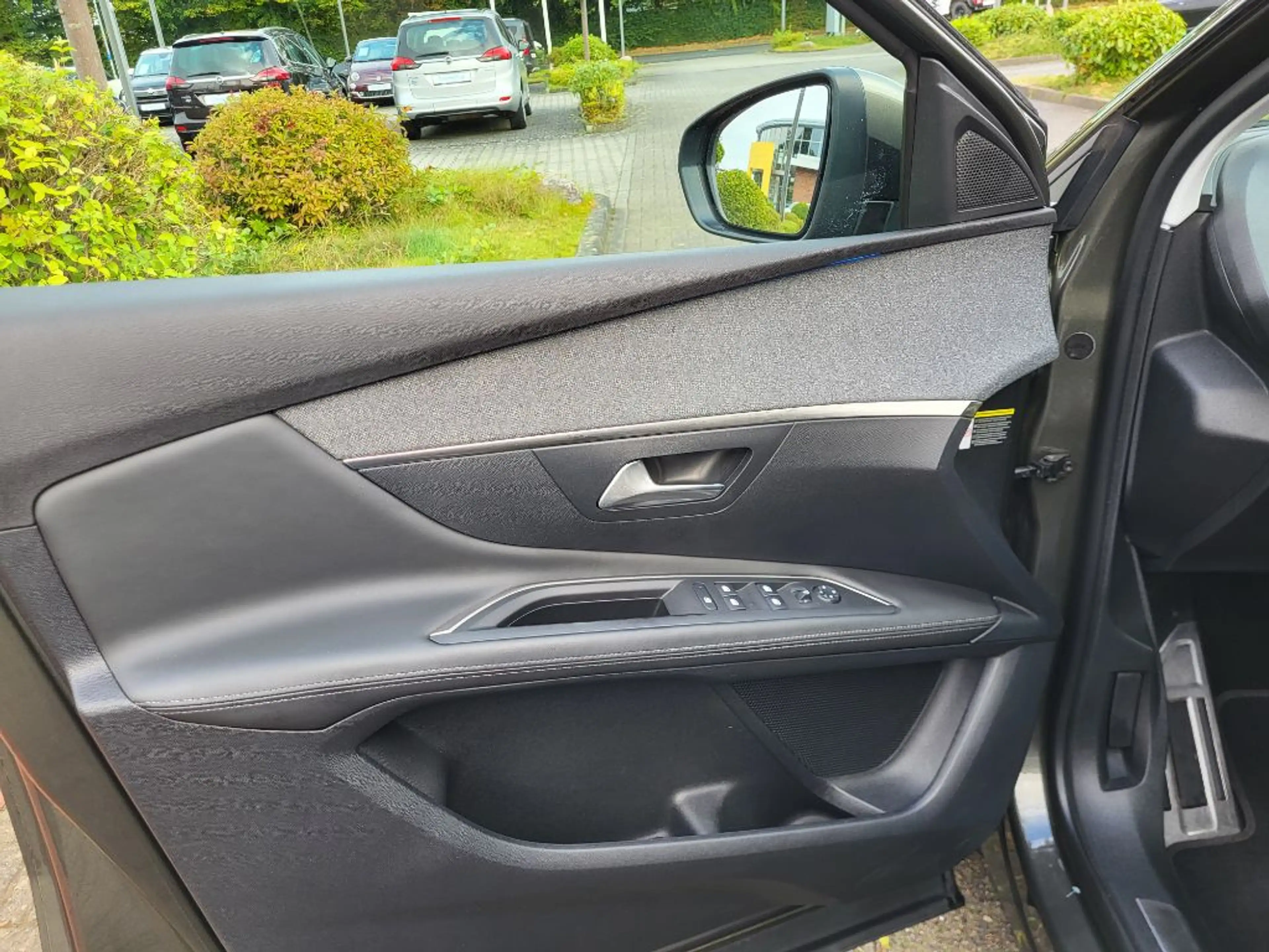 Peugeot 3008 THP 165 EAT6 Stop & Start Allure — photo 14
