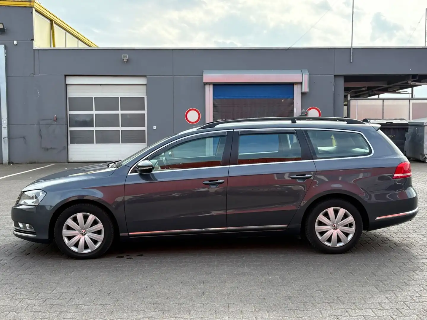 Volkswagen Passat Variant Variant 2.0 TDI Navi Top Zustand Viele Neuteile Grau - 2